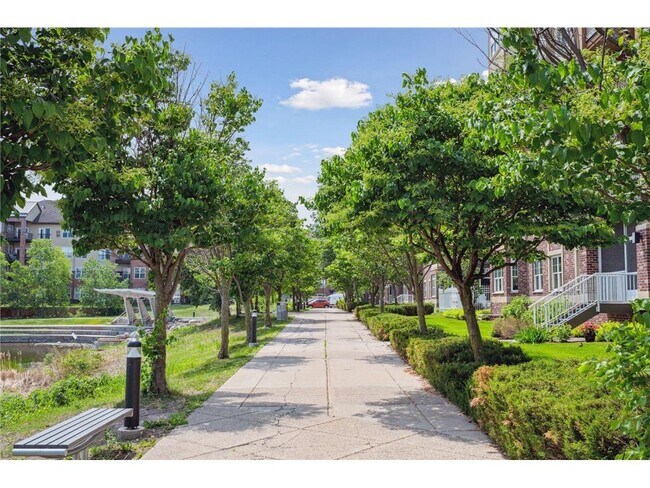 Building Photo - 2405 39th Ave NE