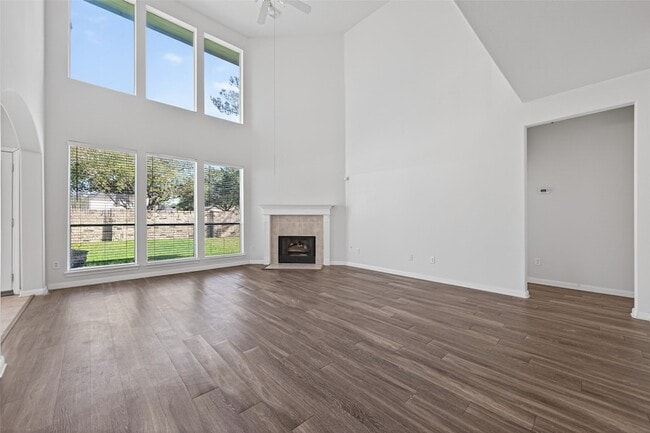 Building Photo - 23730 River Pl Dr