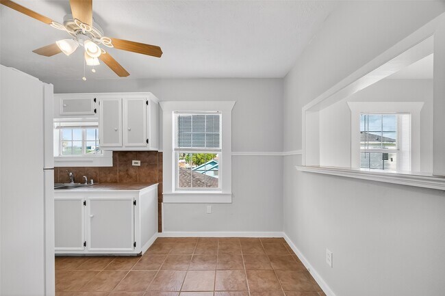 Building Photo - 2316 Freeman St