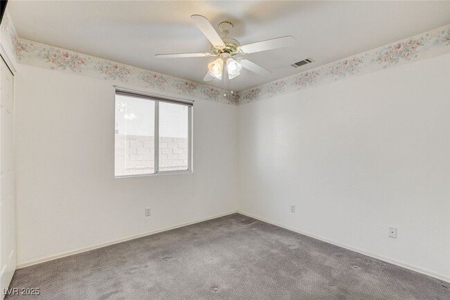 Building Photo - 114 E Tamarack Dr