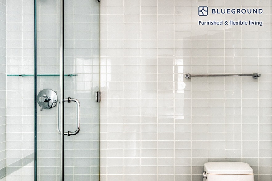 Building Photo - 550 W 54th St