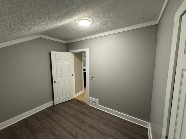 Building Photo - 2707 Commercial Ave