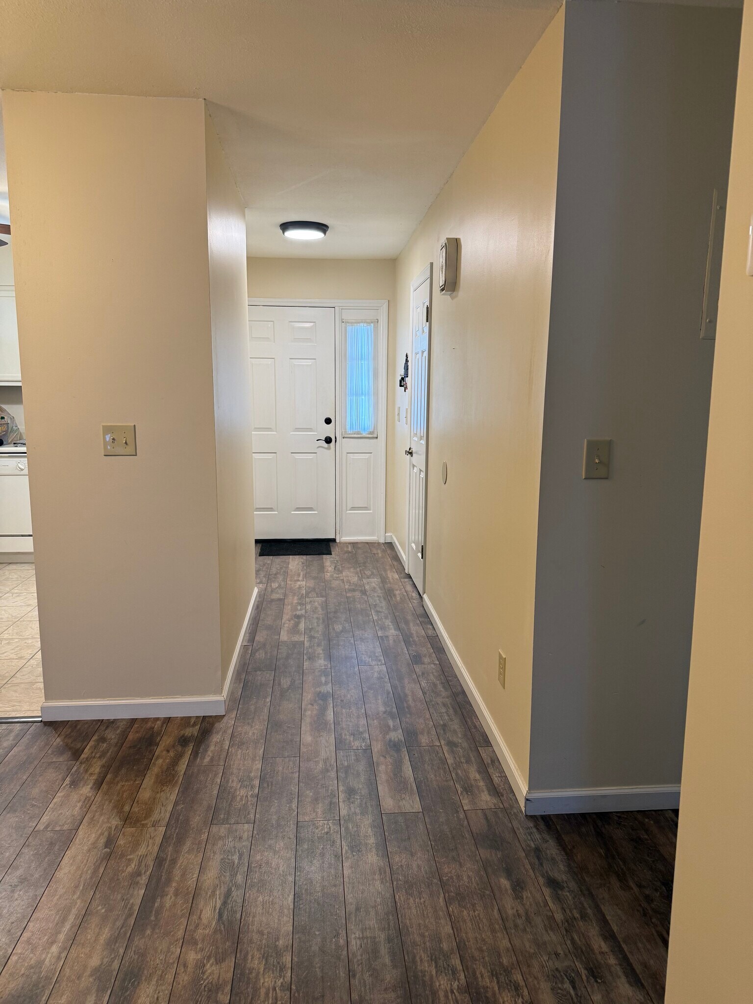 Foyer - 104 Meadow Park Ln