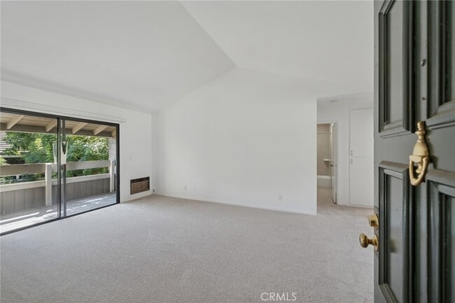 Building Photo - 82 Streamwood