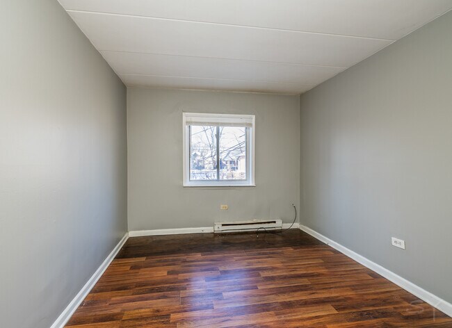 Building Photo - 6416 S St Lawrence Ave