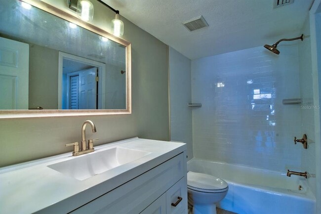 Building Photo - 4900 Brittany Dr S