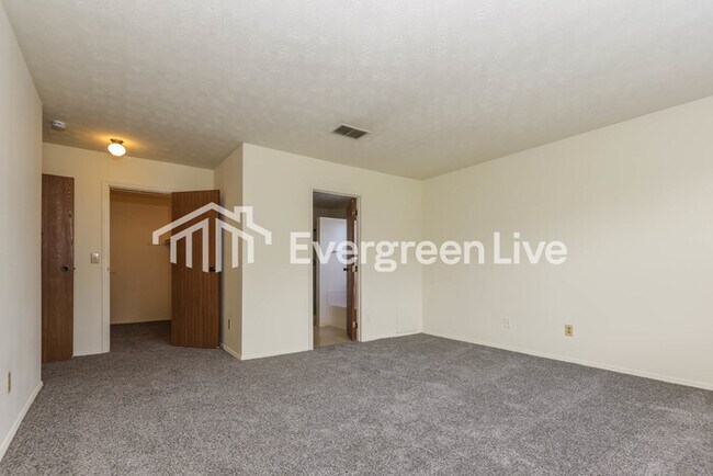 Building Photo - 8688 Deer Hollow Dr