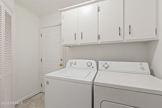 Building Photo - 110 Midtown Aly