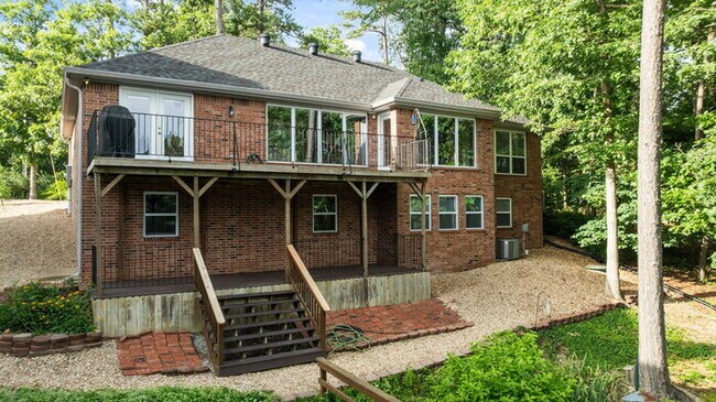 Building Photo - Serene Bella Vista Lakeside 4 bedroom