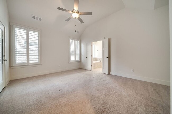 Building Photo - 279 Tanglewood Ln