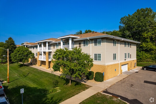 Primary Photo - Living Choice on Arundel