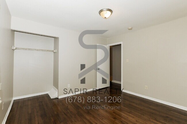 Building Photo - 2190 Swallow Cir SE
