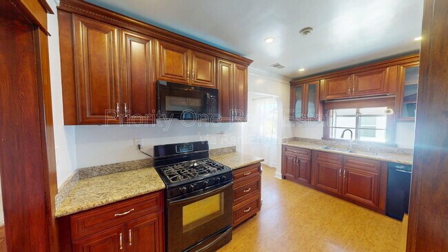 Building Photo - 3339 33rd St