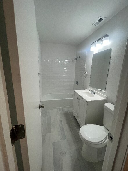 Building Photo - 315 N Merrill Ave