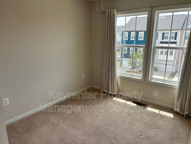 Building Photo - 213 Willowshire Ct