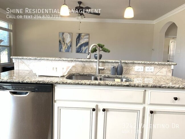 Building Photo - 3242 Valentino Dr