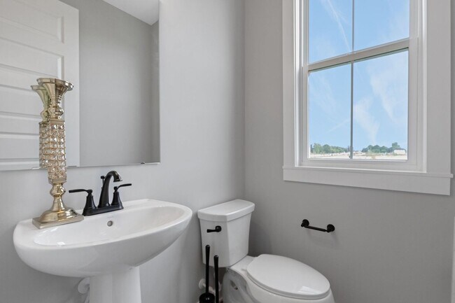 Building Photo - Charming 3BR  townhome in McCordsville