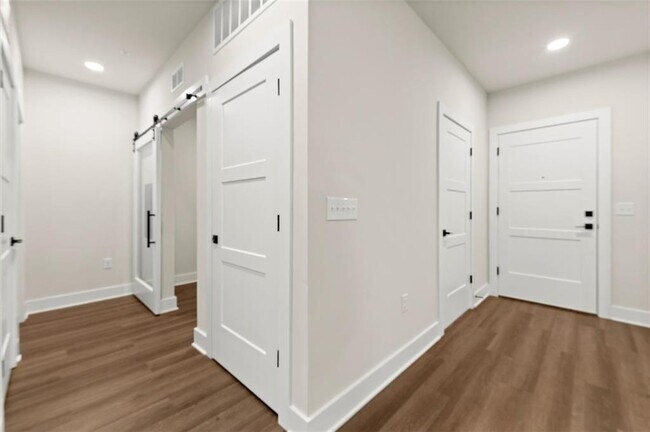 Building Photo - 2648 Sandy Plains Rd