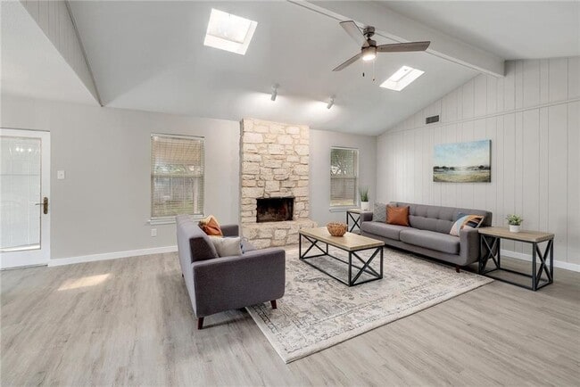 Building Photo - 707 Newcastle Ln