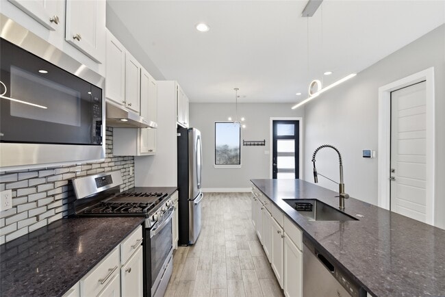 Building Photo - 1709 Cedrocanna Ln