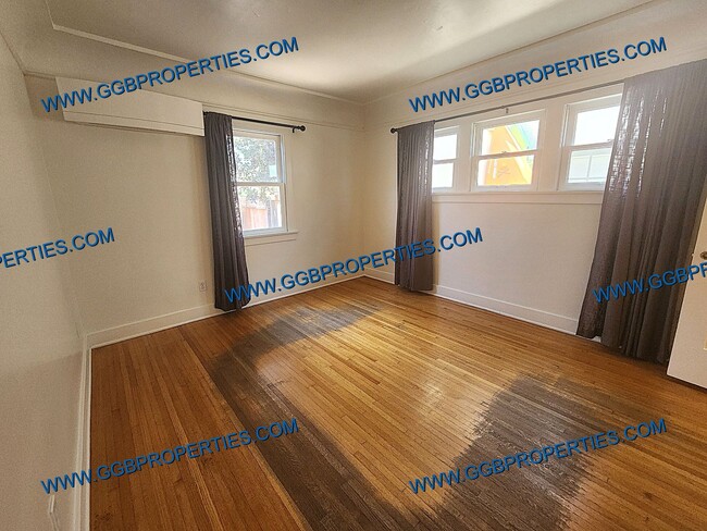 Building Photo - Come See this SAT! 06/27/26 - Live the Belmont Shore Lifestyle! Spanish 2 Bedroom / 1 Bath Home w...