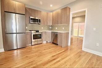 Building Photo - 1642 Cambridge St