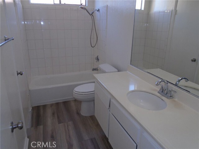 Building Photo - 9361 Shadowood Dr