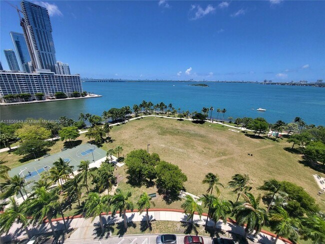 Building Photo - 1900 N Bayshore Dr