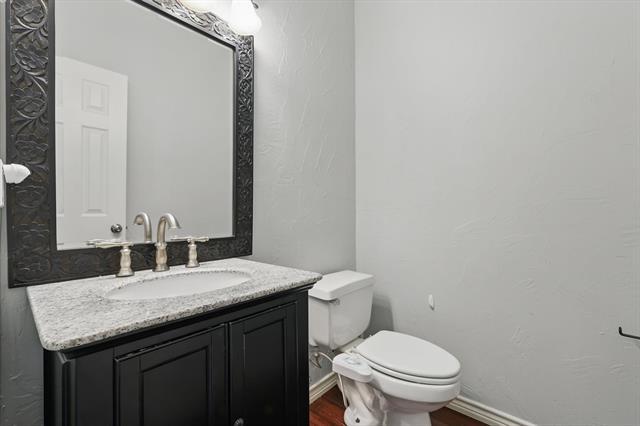Building Photo - 2520 Woodside Dr