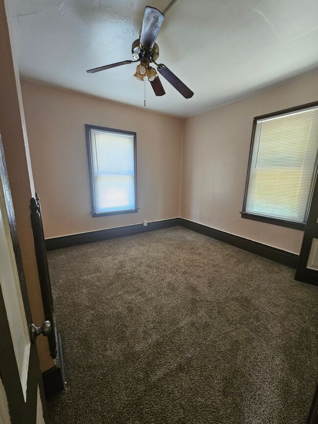 Building Photo - Big 3 bed 2 bath home