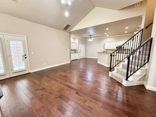Building Photo - Fantastic Location, Fantastic Exec Home