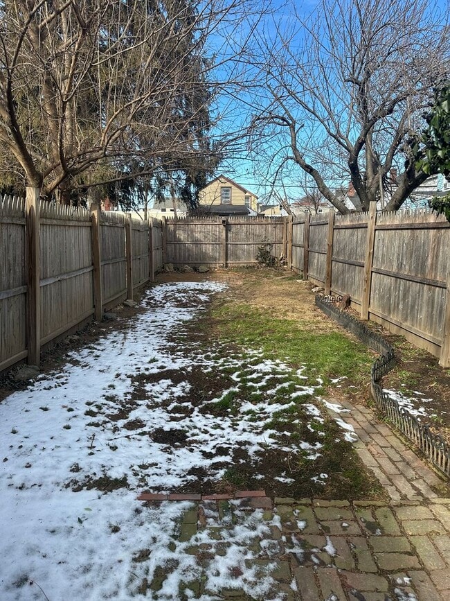 Building Photo - 451 Cherry St