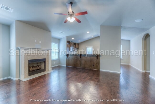 Building Photo - FOR LEASE | Jenks | 4 Bed, 2.5 Bath | $184...