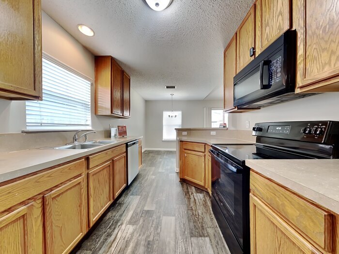 Building Photo - 6463 Silk Leaf Ln
