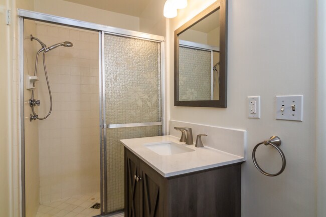 Building Photo - 1108 S Corning St