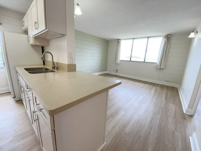 Building Photo - Nalanui Hale - 2 bed, 1 bath, 1 parking