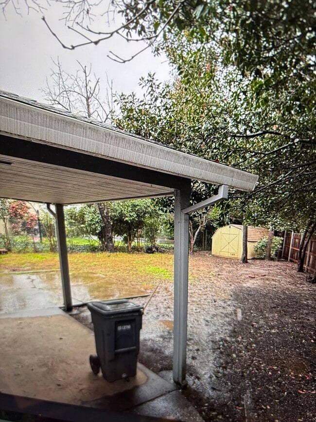 Building Photo - 3B/D 2BA, Duplex AVAILABLE NOW!!