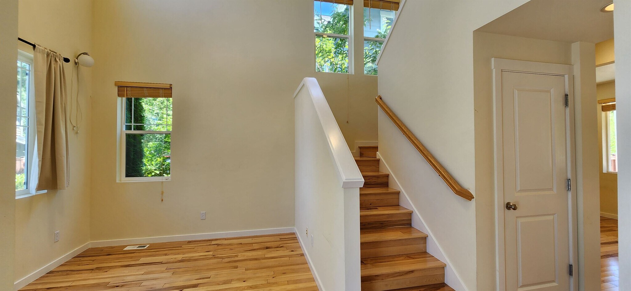 Building Photo - 2567 NE Kensington Ct
