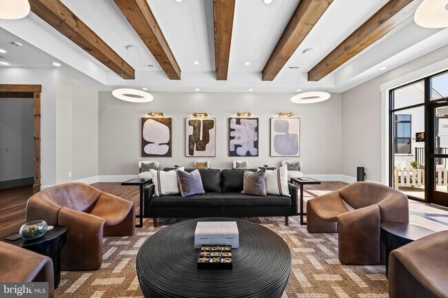 Building Photo - 2609 Maplewood Cir