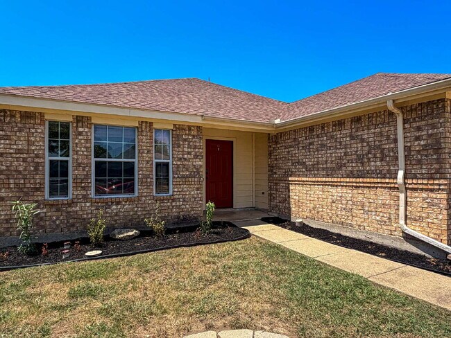 Building Photo - 3 Bed, 2 bath home in Burleson ISD - Great Location!