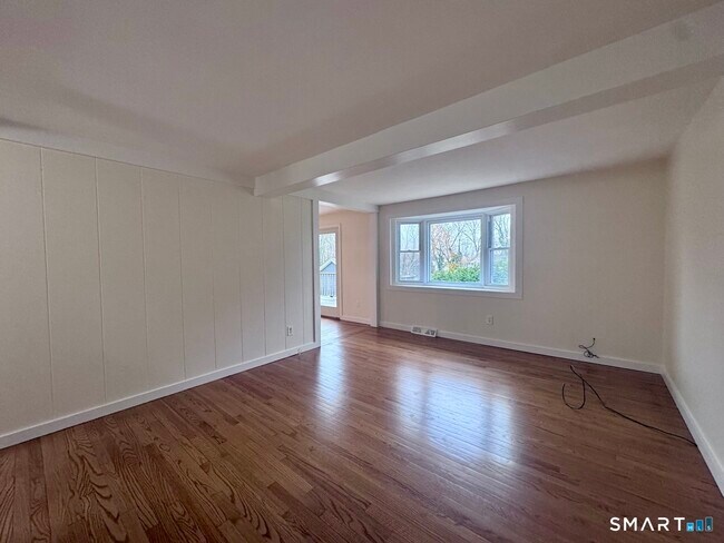 Building Photo - 85 Ivy St