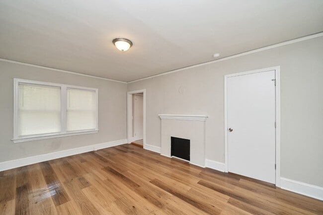 Building Photo - 817 31st Ave E
