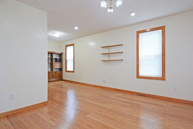 Building Photo - Charming 3-Bedroom, 2-Bath Home in St. Paul