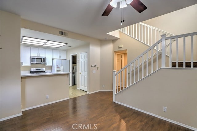 Building Photo - 732 N Siavohn Dr