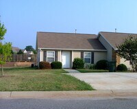 Building Photo - 122 Springwood Ln