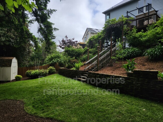 Building Photo - 7533 SW Applegate Dr