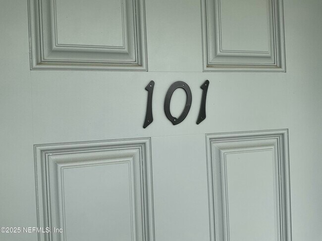 Building Photo - 318 Arricola Ave