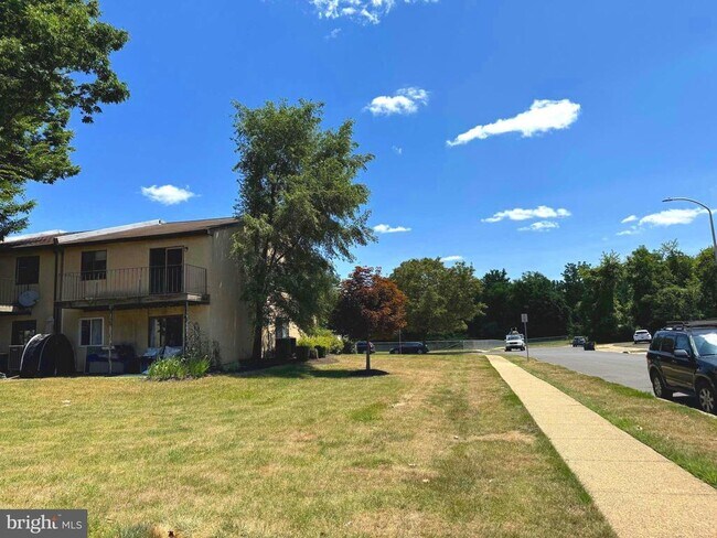 Building Photo - 2031 Jason Dr