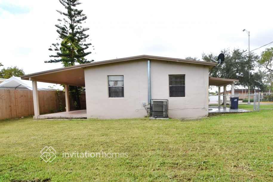 Building Photo - 5115 SW 112th Ave