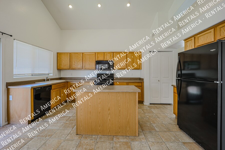 Building Photo - 3218 N 127th Ln